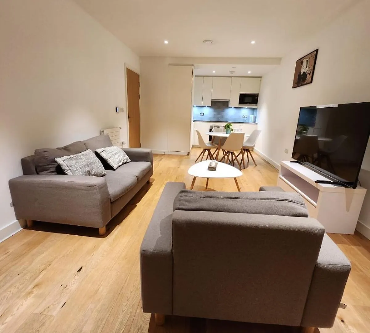 Kaf Luxury Apartment London