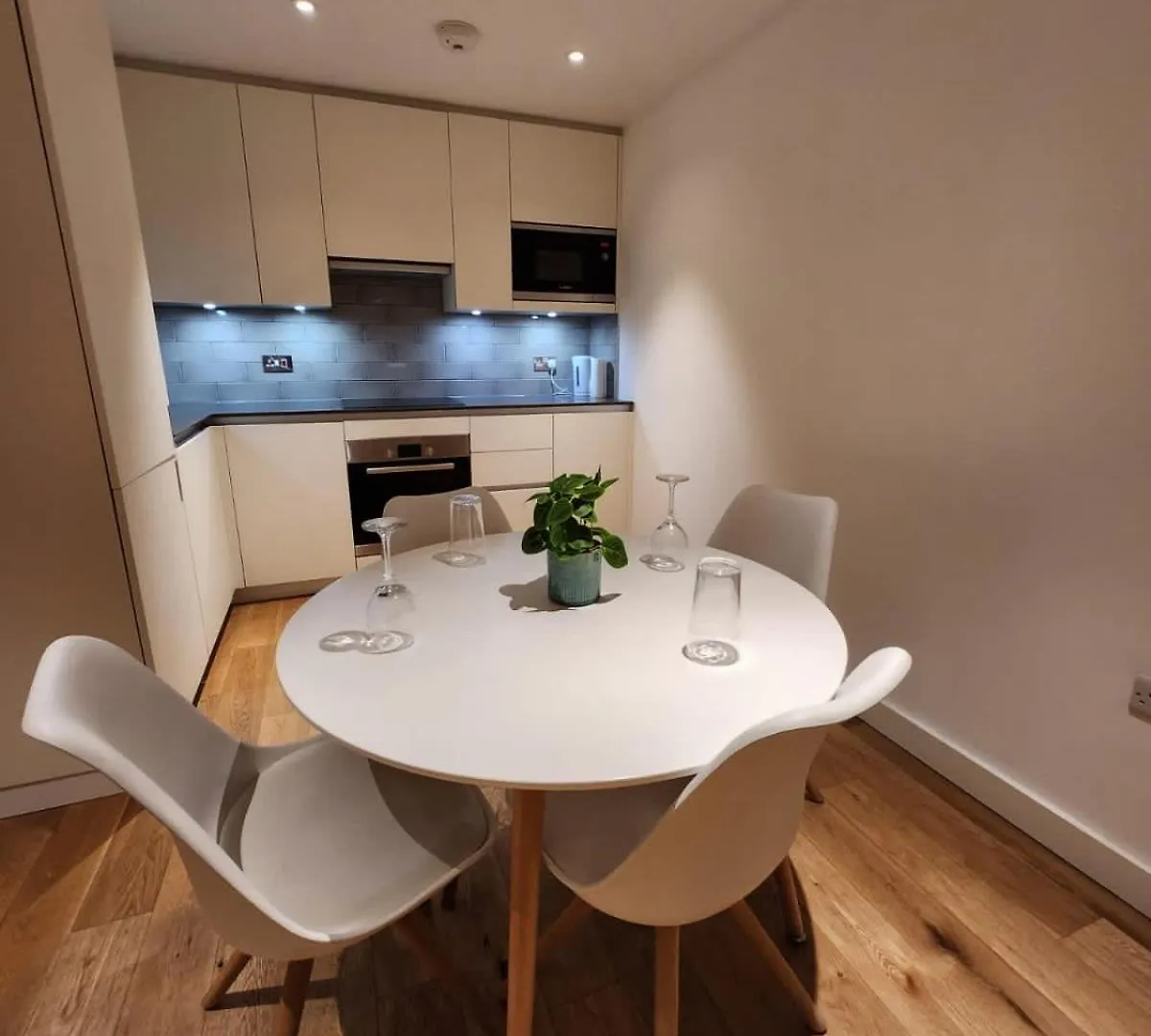 Kaf Luxury Apartment London