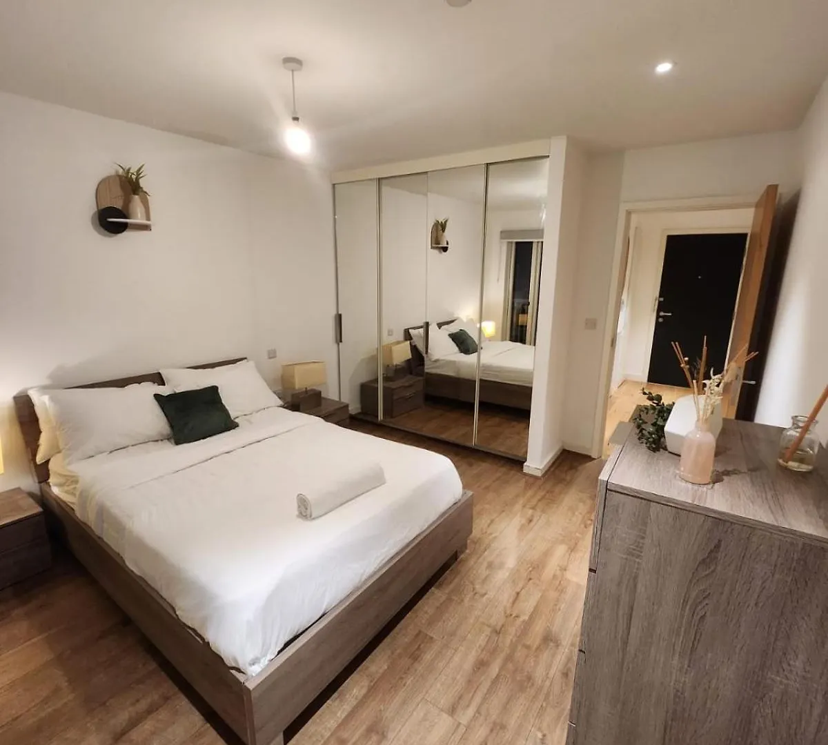 Kaf Luxury Apartment London