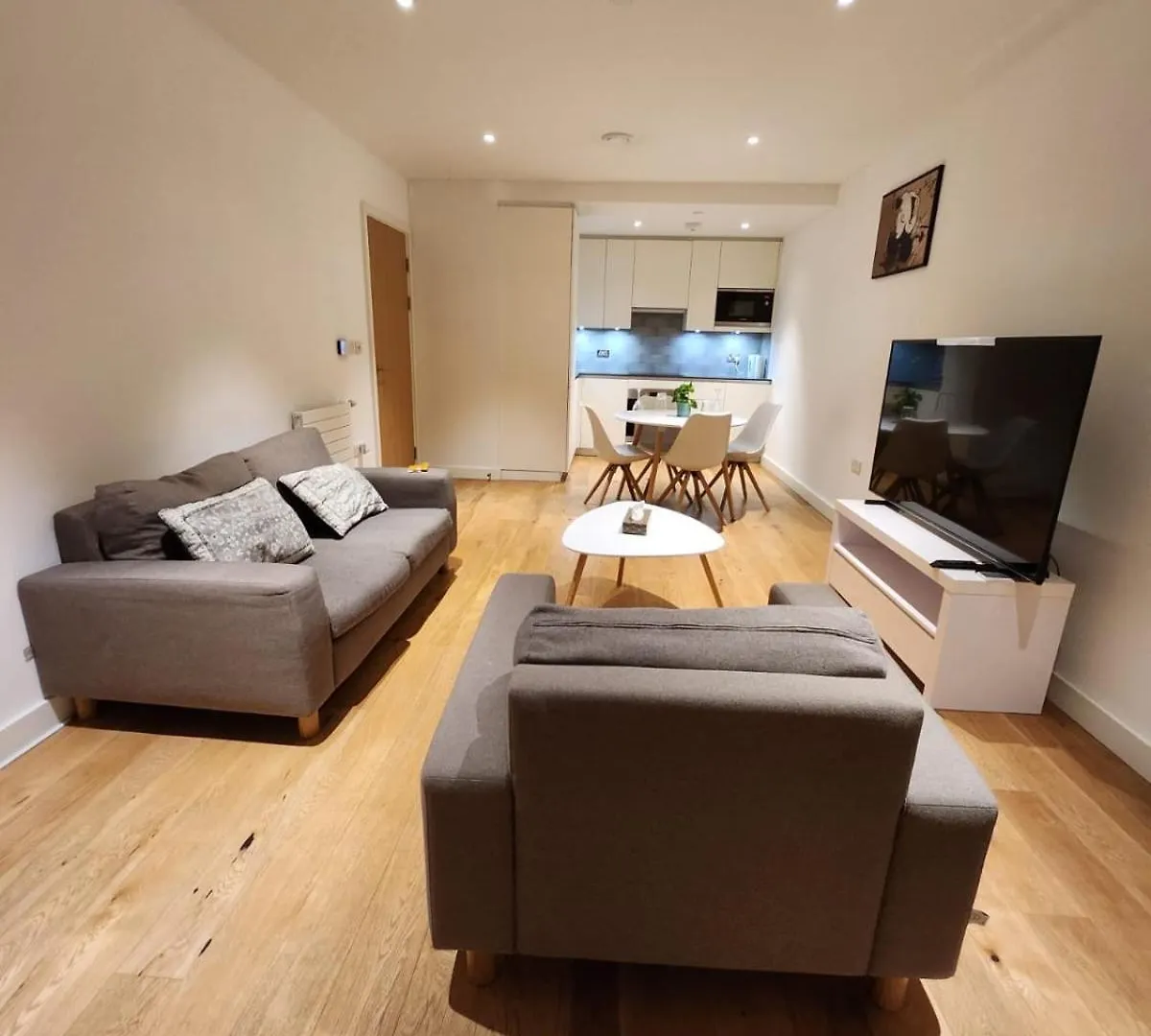Kaf Luxury Apartment London